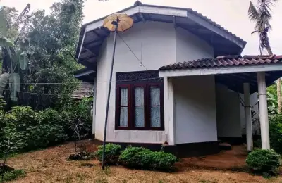 නිවසක් සහිත පර්චස් 9ක ඉඩමක් විකිණීමට